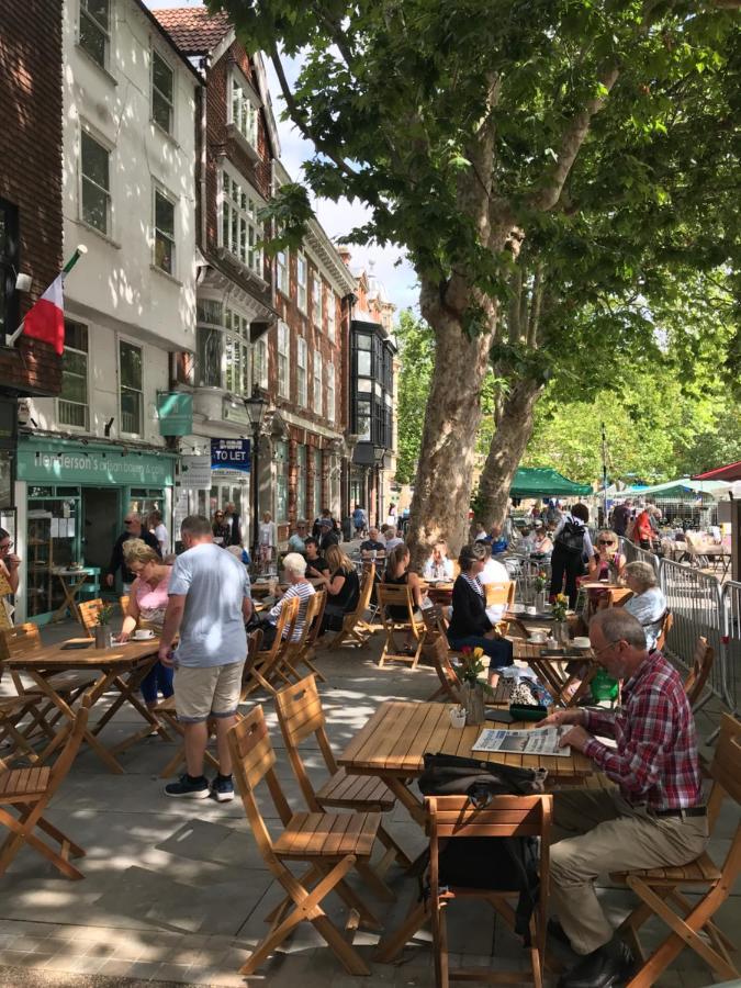A Wonderful Place In The Hub Of The City, Yet On The Edge Of The Countryside Salisbury Eksteriør billede