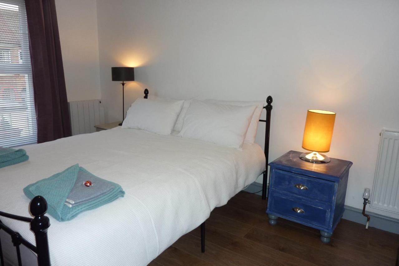A Wonderful Place In The Hub Of The City, Yet On The Edge Of The Countryside Salisbury Eksteriør billede