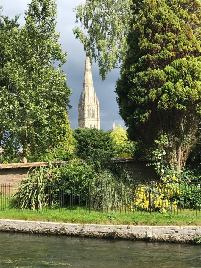 A Wonderful Place In The Hub Of The City, Yet On The Edge Of The Countryside Salisbury Eksteriør billede