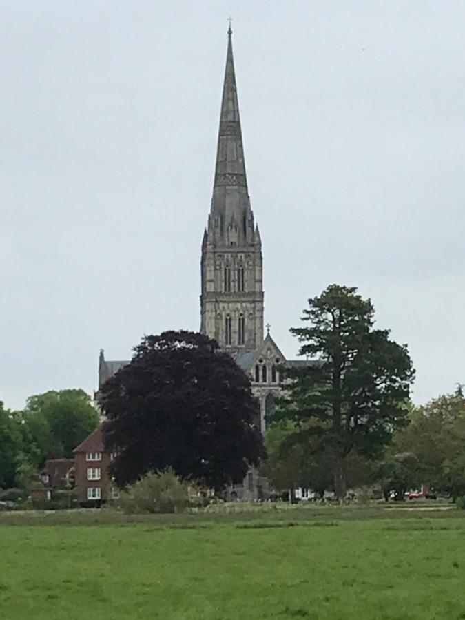 A Wonderful Place In The Hub Of The City, Yet On The Edge Of The Countryside Salisbury Eksteriør billede